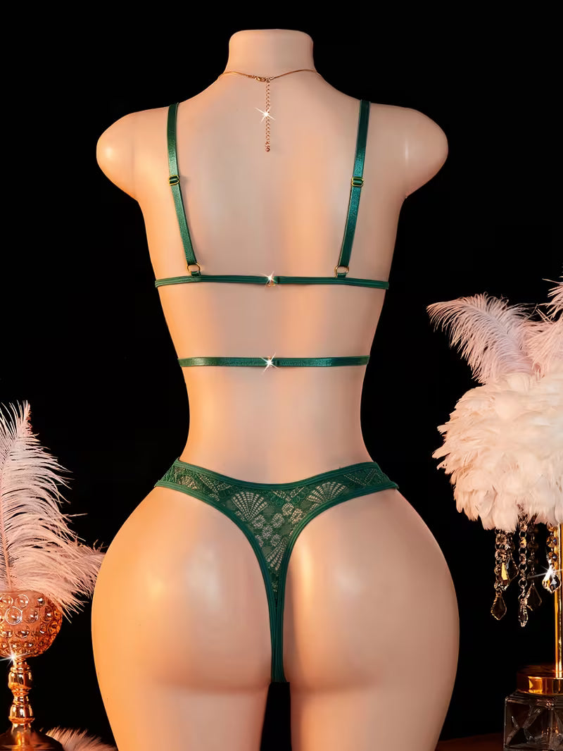 Ensemble Lingerie en Dentelle avec Chaînes Dorées