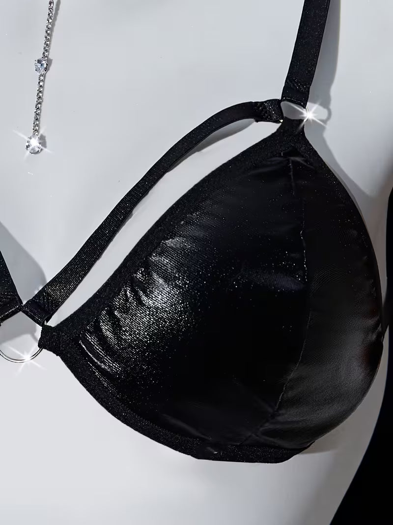 Ensemble Lingerie Noir Brillant à Lanières – Élégance & Séduction