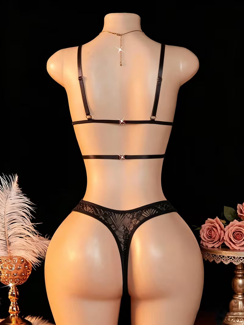 Ensemble Lingerie en Dentelle avec Chaînes Dorées