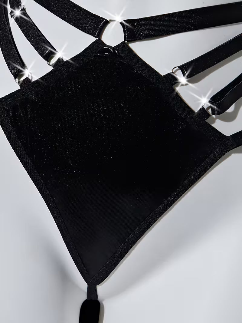 Ensemble Lingerie Noir Brillant à Lanières – Élégance & Séduction